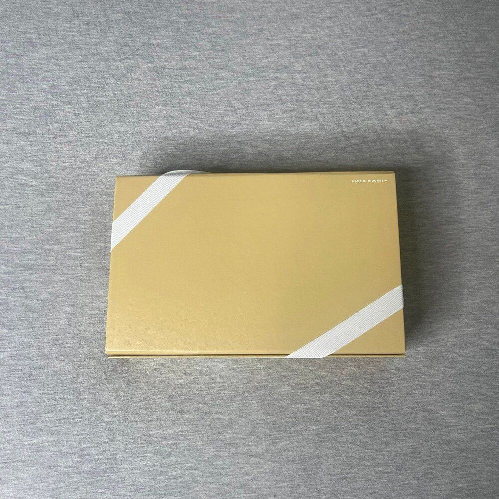 Michael Kors Empty 9”x6” Gift Box with Bow - Picture 3 of 12
